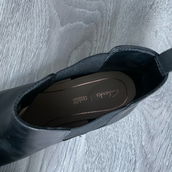 NWOT Clarks Chelsea Boots, 10 - Picture 4 of 4